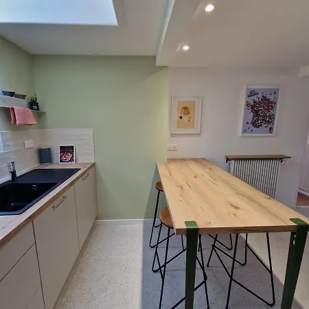 La Petite Porte - Petite Venise - *